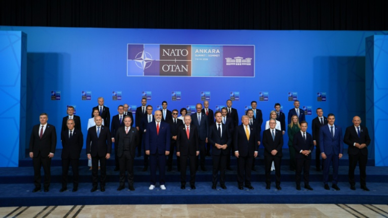 Photo de famille des participants au sommet de l'Otan, le 8 juillet 2026 à Ankara, en Turquie ( POOL / Ludovic MARIN )