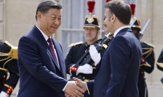 Xi Jinping et Emmanuel Macron, à l'Elysée, lundi 6 mai ( AFP / LUDOVIC MARIN )