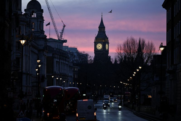 Le soleil se lève derrière Big Ben à Londres
