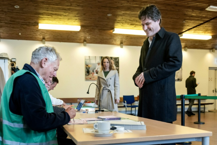 Henri Bontenbal vote à Rotterdam, aux Pays-Bas, le 29 octobre 2025 ( ANP / Remko de Waal )