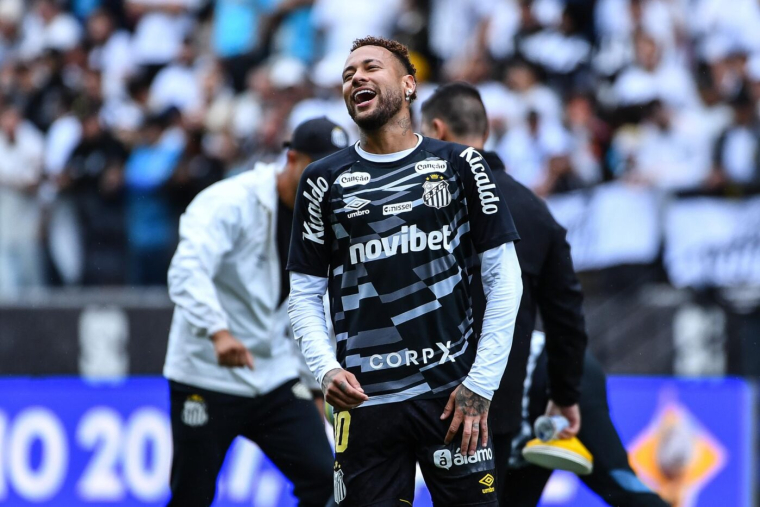 Au fait, ça donne quoi Neymar avec Santos ?