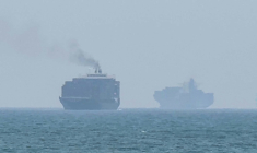 Image extraite d'une séquence vidéo d’AFPTV, le 12 juillet 2026, montrant des navires au mouillage près du détroit d’Ormuz, au large de la côte orientale des Émirats arabes unis, à Khor Fakkan ( AFPTV / - )