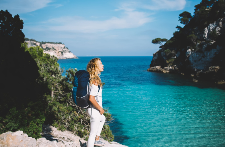 Entre 2014 et 2017, le nombre de femmes voyageant seules a doublé, portant à 37% la proportion de voyageurs solitaires dans le monde aujourd'hui. (crédit: Adobe Stock)