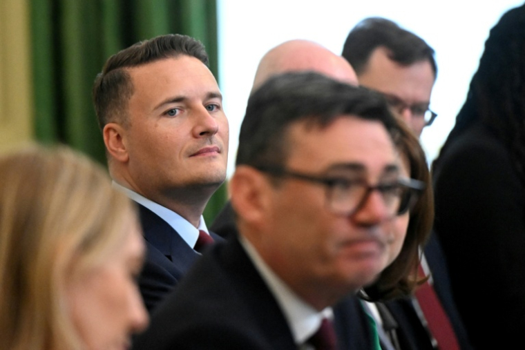 Le nouveau ministre britannique de la Défense, Wes Streeting (g),  lors d'une réunion du cabinet à Downing Street, à Londres, le 21 juillet 2026 ( POOL / Eddie Mulholland )