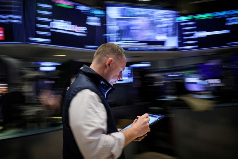 Un trader travaille à la Bourse de New York (NYSE) à New York City, États-Unis, le 7 mars 2024