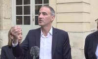 Vote de confiance: "Nous ne voulons pas le chaos", affirme Glucksmann