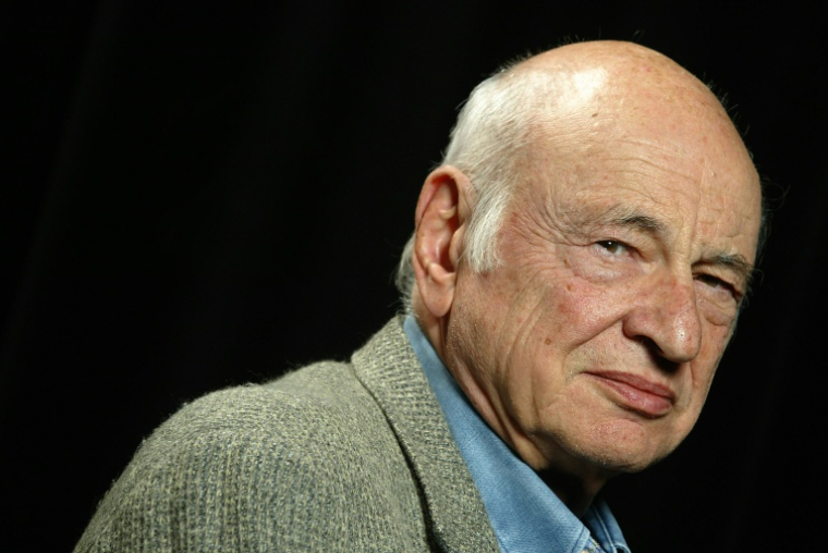 Le philosophe et sociologue français Edgar Morin, le 29 septembre 2003 au théâtre du Rond-point des Champs-Elysées,  à Paris ( AFP / Martin BUREAU )