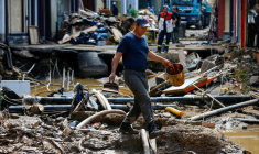 DES INONDATIONS TERRIFIANTES, DIT MERKEL, PLUS DE 180 MORTS EN EUROPE