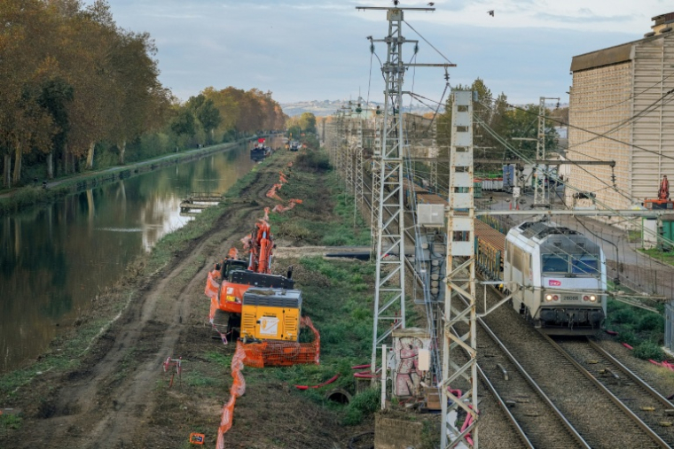 Chantier de la ligne à grande vitesse du Sud-Ouest le 11 novembre 2024 à Saint-Jory ( AFP / Idriss BIGOU-GILLES )