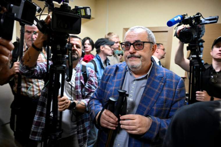 L'opposant russe Boris Nadejdine, poursuivi pour "démonstration de symboles extrémistes", lors d'une audience au tribunal de Dolgoproudny, dans la région de Moscou, le 17 juillet 2026 ( AFP / Alexander NEMENOV )