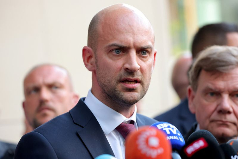 Le ministre français de l'Europe et des Affaires étrangères, Jean-Noël Barrot, s'adresse aux médias après les négociations sur le nucléaire avec l'Iran à Genève