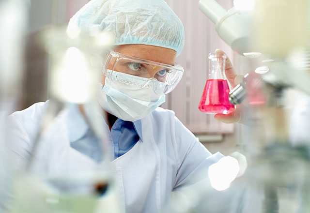 Le laboratoire Servier a une option de licence sur GNBAC1 dans la sclérose en plaques. Sa décision va jouer pour beaucoup dans l'avenir du candidat-médicament. (crédits : Adobe Stock)