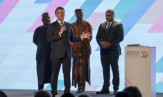Le président français Emmanuel Macron participe à la session jeunesse éAfrica Forward : Inspirer et connecteré lors du sommet Africa Forward à Nairobi, le 11 mai 2026 au Kenya ( AFP / Ludovic MARIN )