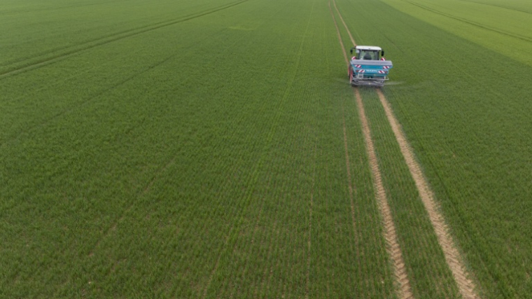 Le projet de loi d'urgence agricole, réponse du gouvernement à la colère du secteur l'hiver dernier, est examiné à partir de mardi à l'Assemblée nationale ( AFP / Jean-Christophe VERHAEGEN )