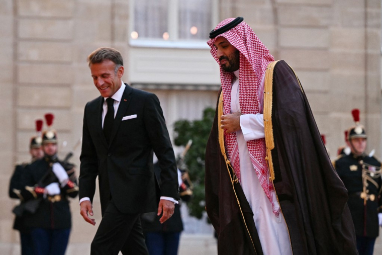 Emmanuel Macron et Mohammed ben Salmane, le 24 août 2026, à Paris ( AFP / LOU BENOIST )