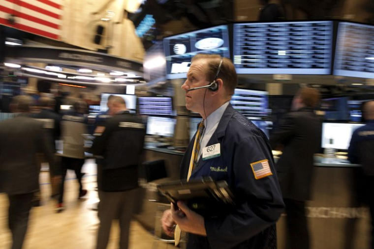 Les traders travaillent sur le parquet de la Bourse de New York (NYSE)