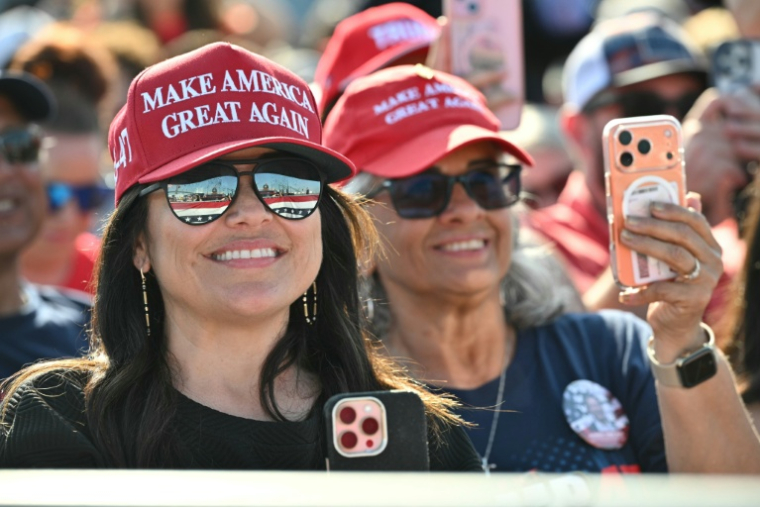 Des partisanes de Donald Trump assistent à un discours du président américain au port de Corpus Christi, au Texas, le 27 février 2026 ( AFP / Mandel NGAN )