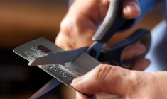 Comprendre le surendettement / iStock.com - MarsBars