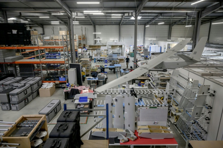 Une zone de production du constructeur de drones militaires Delair à Labège, près de Toulouse, dans le sud-ouest de la France, le 11 avril 2025 ( AFP / Ed JONES )