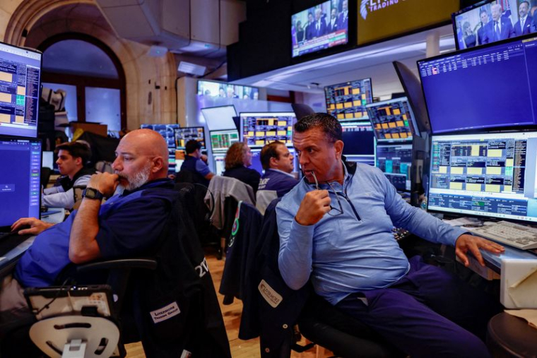 Des courtiers à l'œuvre dans la salle des marchés de la Bourse de New York (NYSE), à New York