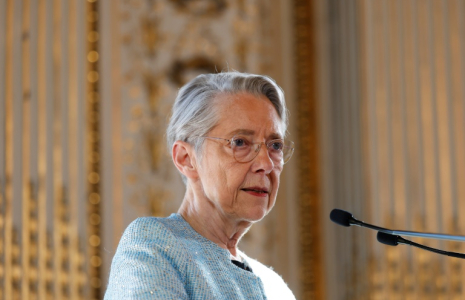 La ministre de l'Education nationale Elisabeth Borne, à Paris le 28 avril 2025. ( AFP / Ian LANGSDON )