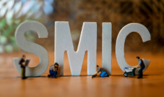 Le groupe d'experts sur le Smic a recommandé jeudi de ne pas donner de coup de pouce au salaire minimum au-delà de son augmentation mécanique, qui devrait donner "une hausse autour de 1,4%" ( AFP / DENIS CHARLET )