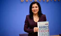 La ministre allemande de l'Économie et de l'Énergie, Katherina Reiche, présente le rapport annuel sur l'économie allemande pour 2026, le 28 janvier 2026 à Berlin ( AFP / Tobias SCHWARZ )