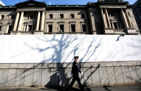 LA BANQUE DU JAPON MAINTIENT SA POLITIQUE ET RESTE PRUDENTE SUR L'INFLATION