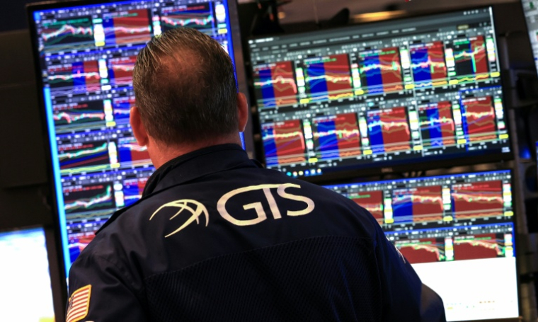 Un opérateur à la Bourse de New York, le 19 mai 2026 ( AFP / TIMOTHY A. CLARY )
