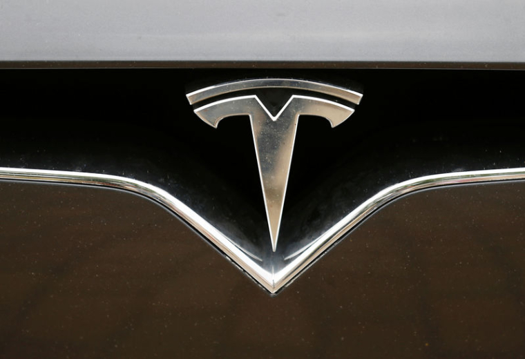 LES RÉSULTATS DE TESLA DÉÇOIVENT, LE TITRE PLONGE