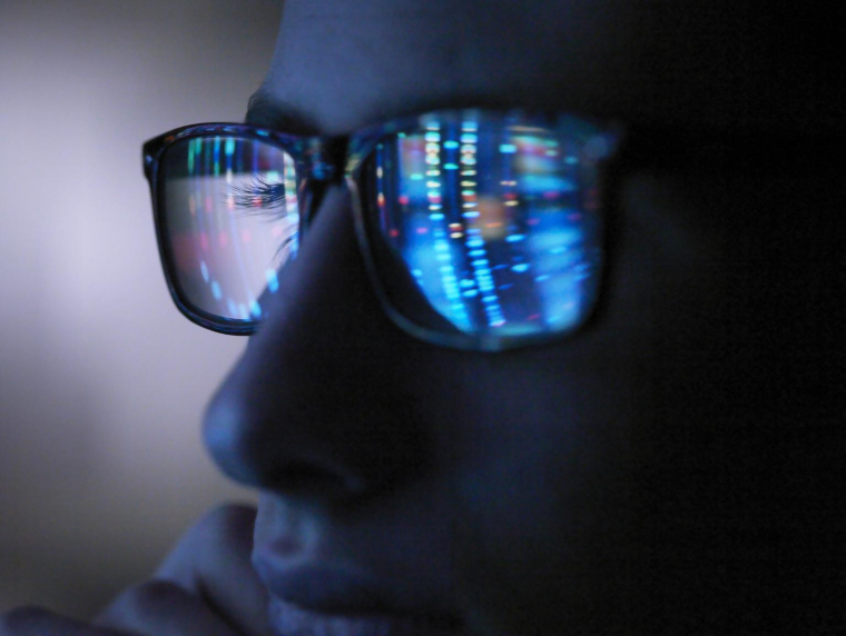 +18% en une semaine pour EssilorLuxottica: le géant de l’optique rebondit après un chiffre d’affaires T3 supérieur aux attentes, porté par les lunettes connectées. ( crédit photo : Getty Images/Image Source )