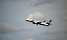 Un Boeing 737 NG / Max de la compagnie low cost irlandaise Ryanair après son décollage de l'aéroport de Toulouse-Blagnac, le 27 septembre 2019 ( AFP / PASCAL PAVANI )