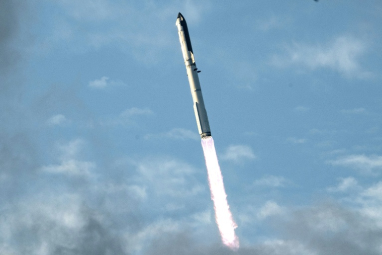 La mégafusée Starship de SpaceX décolle de Starbase, au Texas, le 28 septembre 2026 ( AFP / RONALDO SCHEMIDT )