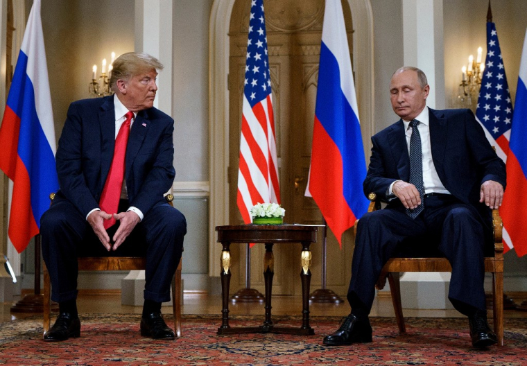 Donald Trump et Vladimir Poutine à Helsinki, en Finlande, le 16 juillet 2018. ( AFP / BRENDAN SMIALOWSKI )