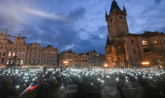 Manifestation contre Andrej Babis à Prague en République tchèque le 17 novembre 2025 ( AFP / Michal Cizek )