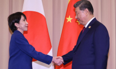La Première ministre japonaise Sanae Takaichi et le président chinois Xi Jinping, à Gyeongju, le 31 octobre 2025 ( JAPAN POOL / JIJI PRESS / STR )