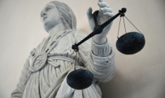 Six ans après les rafales de Kalachnikov mortelles à Stains, la cour d'assises de Seine-Saint-Denis a condamné vendredi deux hommes à 20 ans de réclusion pour meurtres en bande organisée mais elle en a acquitté trois ( AFP / Damien MEYER )