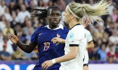 Pour Griedge Mbock, la France a manqué d'agressivité