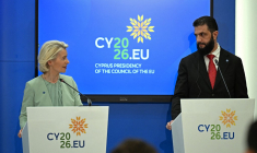 La présiente de la Commission européenne Ursula von der Leyen et le président syrien Ahmad al-Chareh à Nicosie, le 24 avril 2026. ( AFP / JEWEL SAMAD )