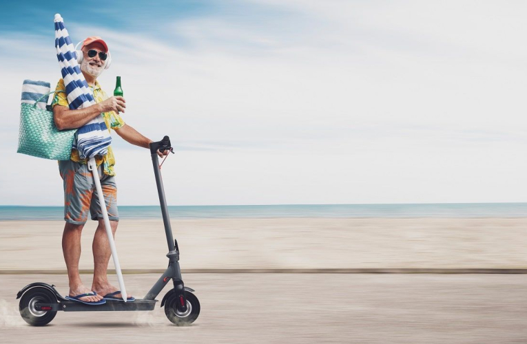 Il faut suivre certaines règles pour circuler en trottinette electrique (Crédits photo : Adobe Stock -  )
