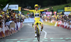 La Française Pauline Ferrand-Prévot, championne olympique de VTT aux Jeux de Paris-2024, remporte le Tour de France en s'adjugeant la 9e et dernière étape le 3 août 2025 à Châtel (Haut-Savoie) ( AFP / JULIEN DE ROSA )