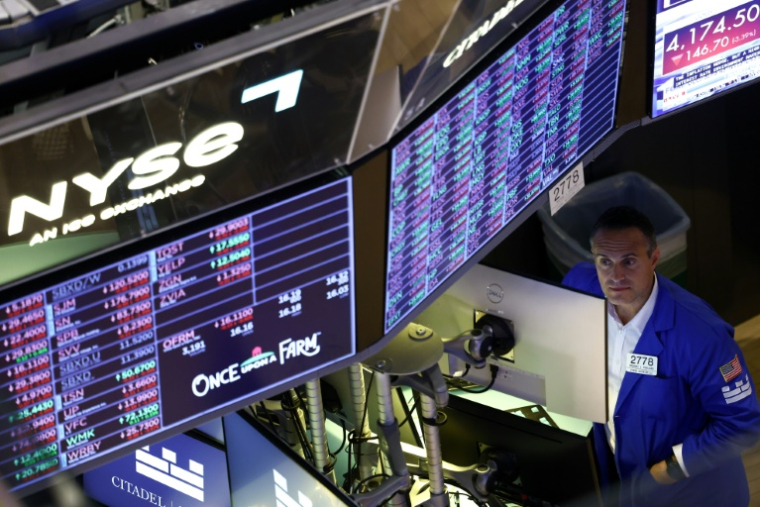 Un opérateur à la Bourse de New York, le 28 septembre 2026 ( AFP / CHARLY TRIBALLEAU )