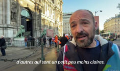 Rassemblement d'agents du périscolaire devant l'Hôtel de Ville de Paris