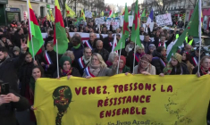 Paris: des milliers de manifestants en solidarité avec les Kurdes de Syrie