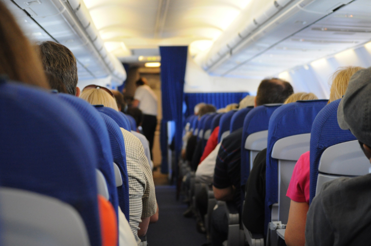 Google a analysé plusieurs années d'historique de prix des billets d'avion afin de connaître le moment idéal pour les acheter au plus bas tarif. (illustration) (StockSnap / Pixabay)