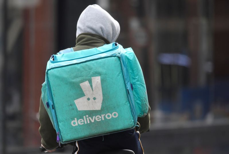 Un livreur de Deliveroo à vélo à Londres
