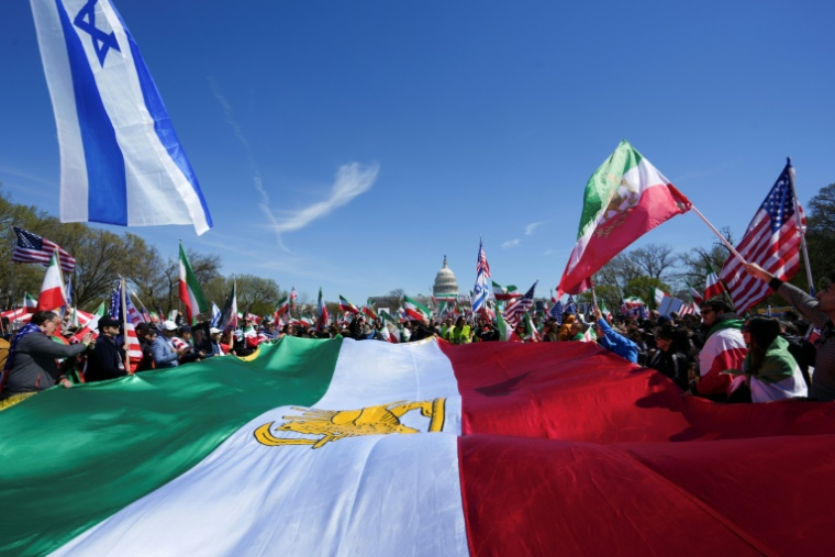 Manifestation à l'appel de Reza Pahlavi, fils du dernier shah d'Iran, à Washington DC le 29 mars 2026 ( AFP / Ken Cedeno )