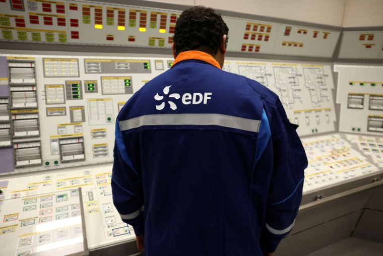 Un employé d'EDF sur le site de l'EPR de Flamanville