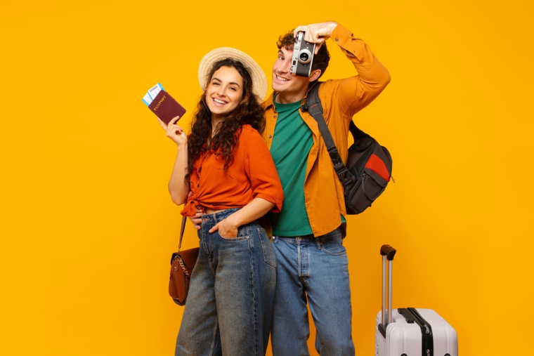 (Pour vos vacances à l'étranger, équipez-vous de tous vos effets personnels utiles et de la meilleure carte bancaire ! - Crédit photo : Adobe Stock)