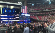 Arizona: début de la cérémonie d'hommage dans un stade pour Charlie Kirk